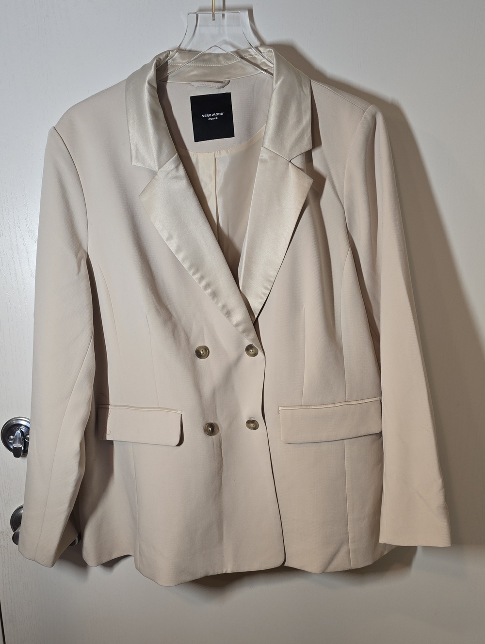 Vero Moda Cream Double-Breasted Satin-Lapel Blazer